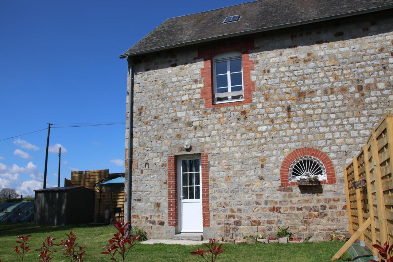 Le Vieil Home, Au Pied De La Cite Medievale La Haute-Chapelle Екстериор снимка