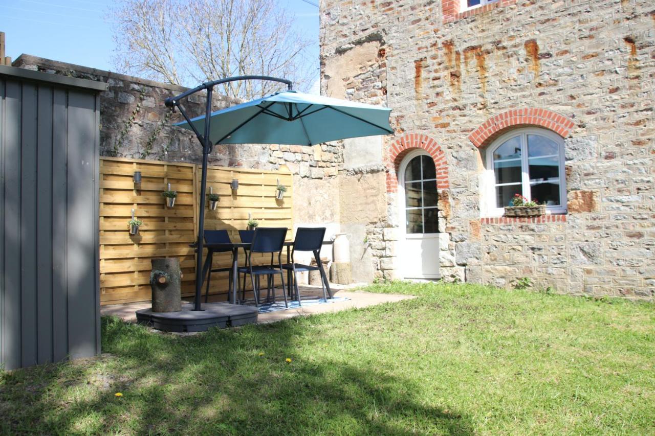 Le Vieil Home, Au Pied De La Cite Medievale La Haute-Chapelle Екстериор снимка