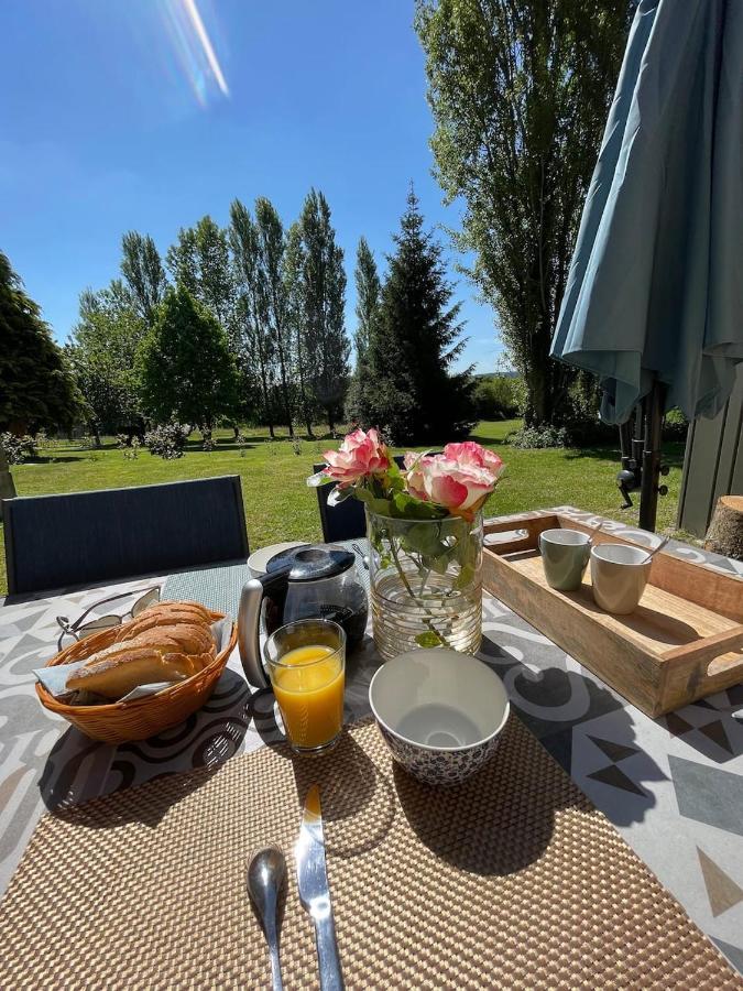Le Vieil Home, Au Pied De La Cite Medievale La Haute-Chapelle Екстериор снимка